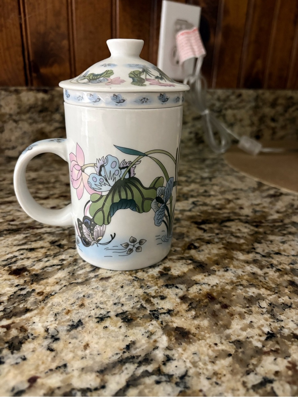 Porcelain Lidded Floral/Butterfly Tea Mug in White with Strainer